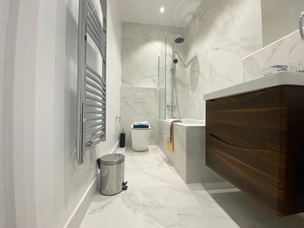 Peak At Fleet Heights Apartment Four Bagian luar foto